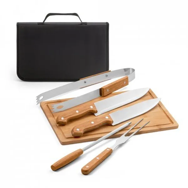 Kit churrasco em estojo de 210D com tábua em bambu e 5 utensílios em aço inox e madeira de Seringueira (SP-94142) personalizado | D.JOB
