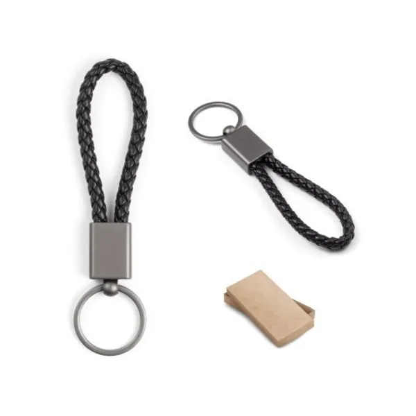 Chaveiro com formato retangular e cordão entrelaçado em poliéster (21% reciclado) e 79% poliuretano (SP-95133) personalizado | D.JOB